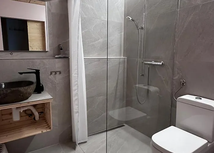 Syril's Mountain Paradise 宏德瑞克