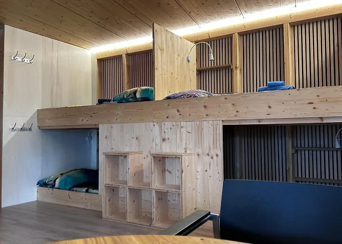 Syril's Mountain Paradise Hostel *