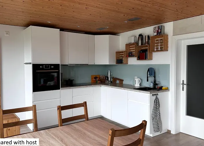 Syril's Mountain Paradise Hostel *